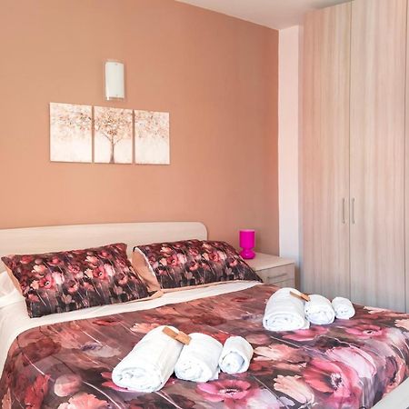 A 2 Passi Da Alba With 6 Beds Apartment Rodello Exterior photo